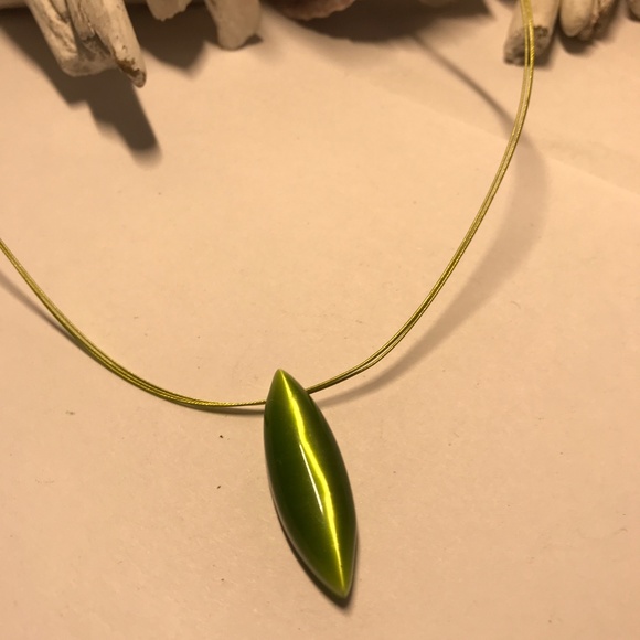 Green Simple Style Necklace W/ Fine Multi-Strands - Picture 1 of 4